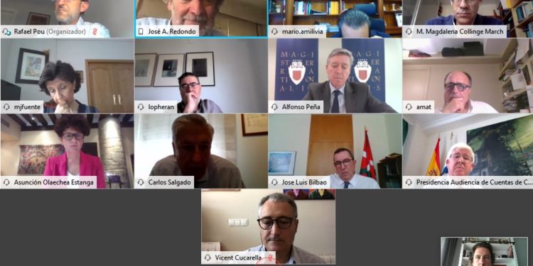 Participantes en la reunión entre el Tribunal de Cuentas y los órganos de control externo autonómicos.