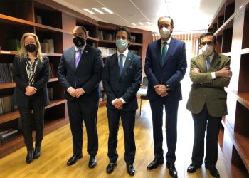 «La labor de fiscalización, control y orientación de La Sindicatura de Cuentas es vital para el buen funcionamiento de la democracia», afirma Adrián Barbón