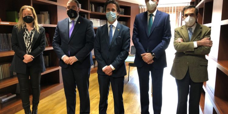 “La labor de fiscalización, control y orientación de La Sindicatura de Cuentas es vital para el buen funcionamiento de la democracia”, afirma Adrián Barbón