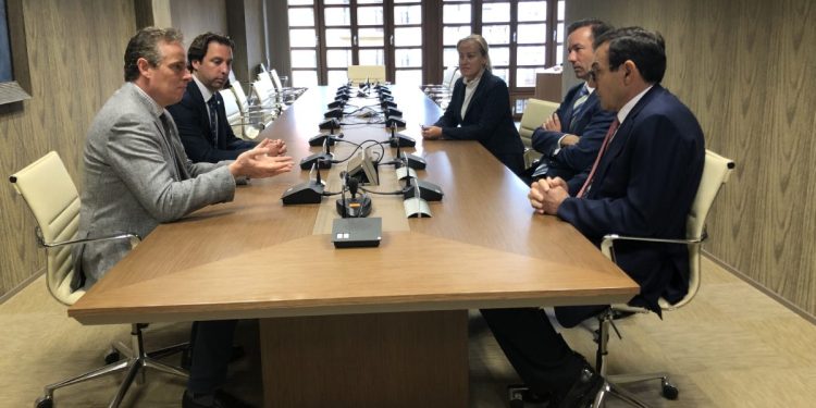 “El funcionamiento de la Sindicatura de Cuentas es ejemplar”, destaca el presidente de la Junta General del Principado