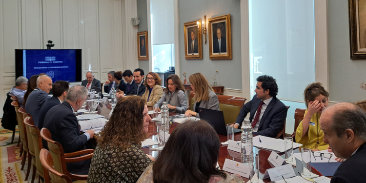 Asistentes a la reunión entre los órganos de control externo autonómicos y el Tribunal de Cuentas
