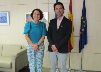 Cecilia Pérez Sánchez y Roberto Fernández Llera en la sede de la Sindicatura de Cuentas.