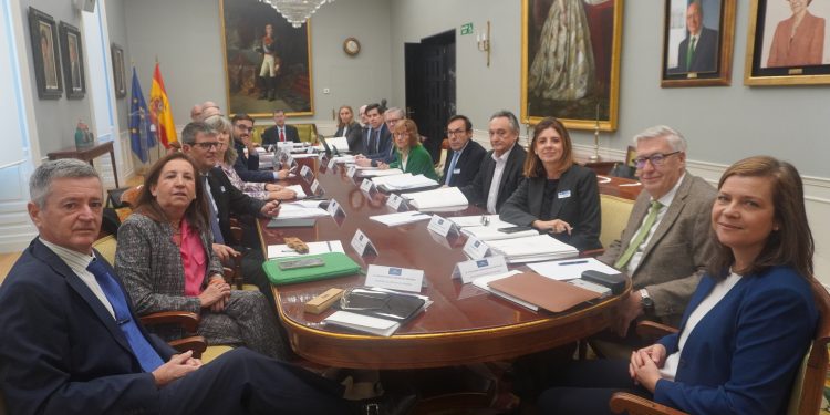 Asistentes, ayer, a la reunión de la Comisión de Coordinación en el ámbito local del Tribunal de Cuentas y los OCEX.