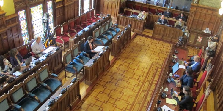 Roberto Fernández Llera durante la comparecencia en la Comisión de Hacienda y Fondos Europeos.