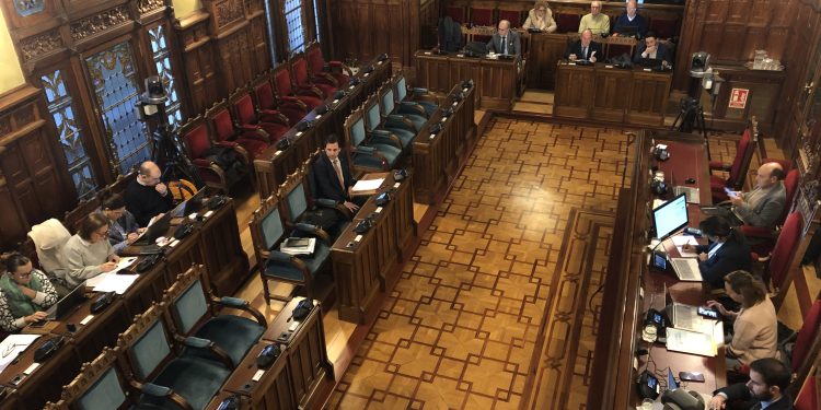 Roberto Fernández Llera durante su comparecencia en la Comisión de Hacienda y Fondos Europeos.