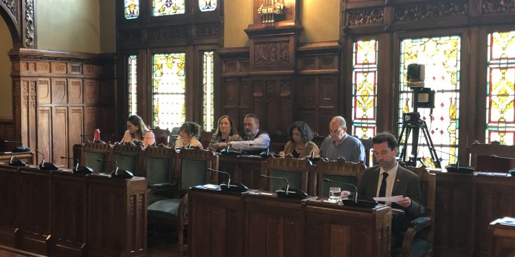 Roberto Fernández Llera durante la comparecencia en la Comisión de Hacienda, Justicia y Asuntos Europeos de la Junta General del Principado de Asturias.