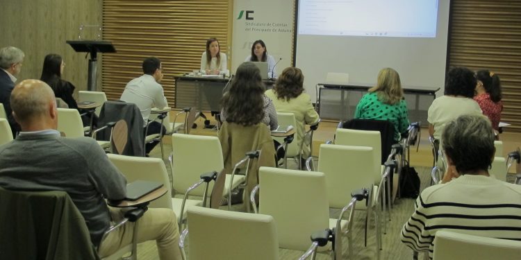 Asistentes a la Jornada sobre el uso de la Plataforma de Rendición de Cuentas de las Entidades Locales.