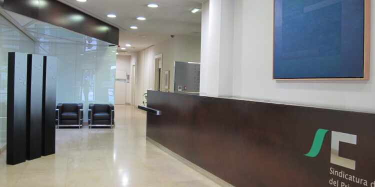 Entrada de la sede de la Sindicatura de Cuentas del Principado de Asturias.