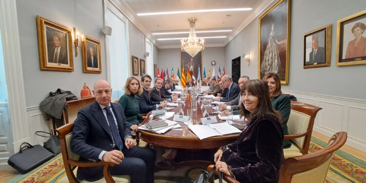 Asistentes a la reunión de la Comisión de Coordinación en el ámbito local del Tribunal de Cuentas y los órganos de control externo autonómicos (OCEX), celebrada en Madrid.