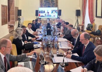 Asistentes a la reunión de la Comisión de Coordinación en el ámbito local del Tribunal de Cuentas y los OCEX, celebrada en Santa Cruz de La Palma.