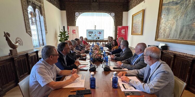 Asistentes a la reunión de la Comisión de coordinación de los OCEX y el Tribunal de Cuentas en el ámbito autonómico, celebrada en Toledo.
